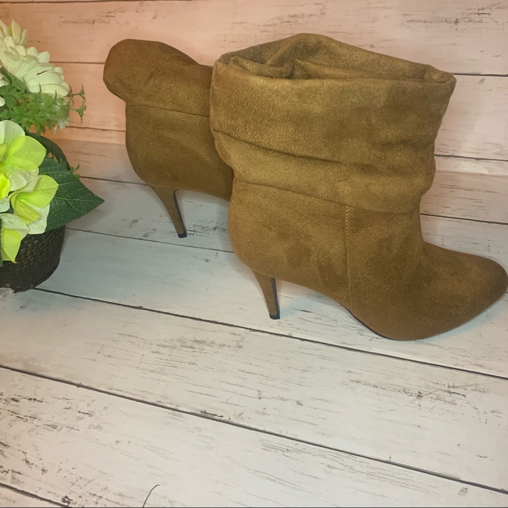 Shoes - Picture 6 of 8
